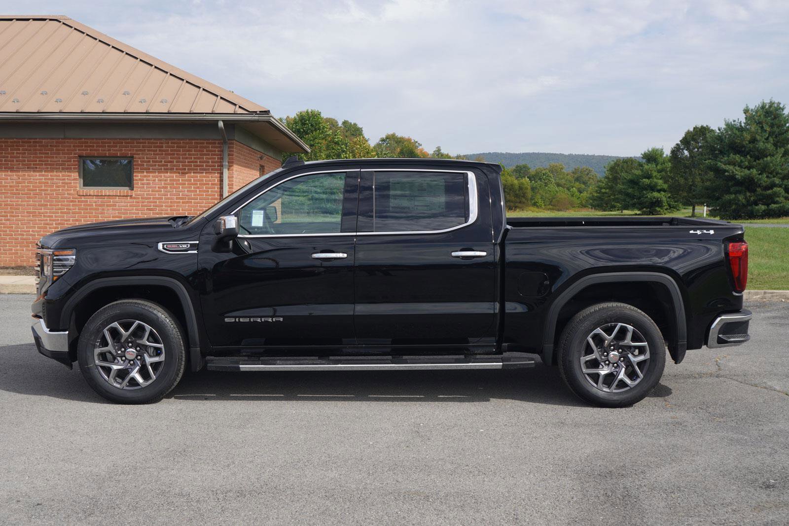 New 2026 GMC Sierra 1500 SLT w/ SLT Premium Package image 8
