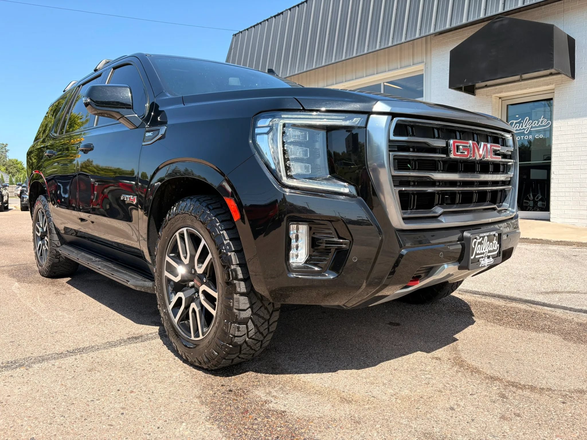 Used 2021 GMC Yukon AT4 w/ Rear Media and Nav Package AWD/4WD image 2