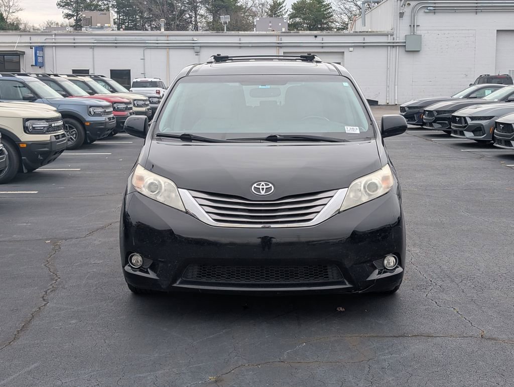 Used 2017 Toyota Sienna L image 7