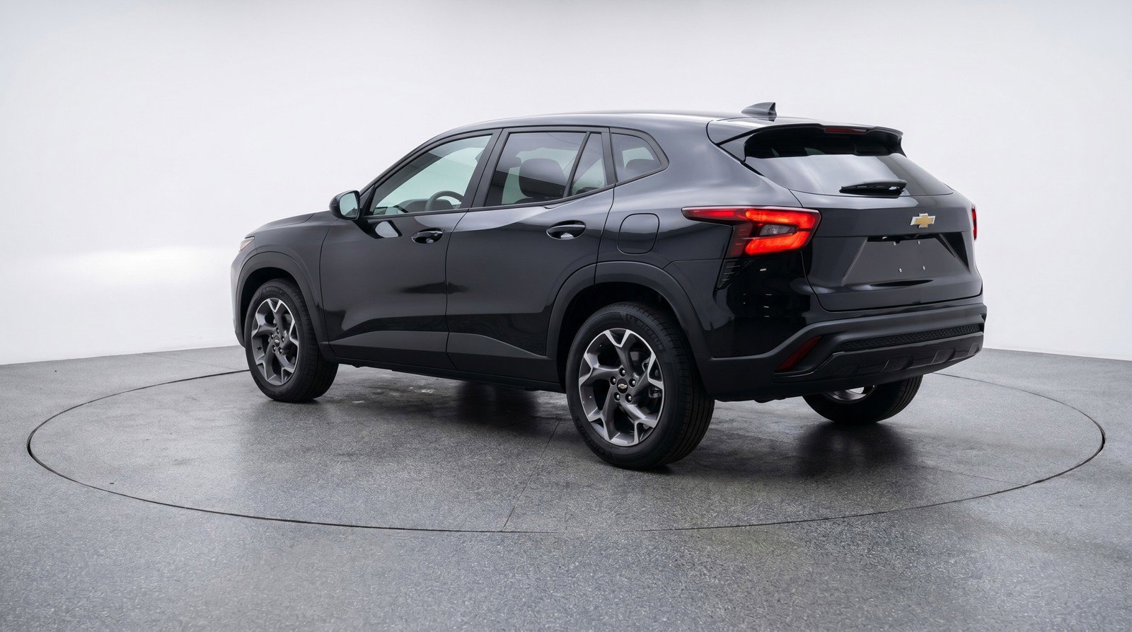 Used 2025 Chevrolet Trax LT FWD image 6