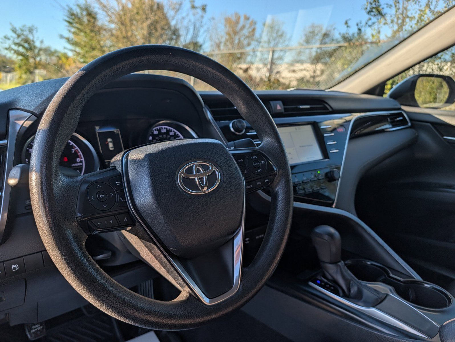 Used 2018 Toyota Camry LE FWD image 25