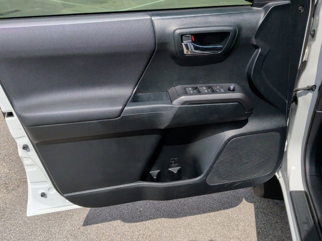 Used 2017 Toyota Tacoma TRD Sport w/ Premium & Technology Package image 10