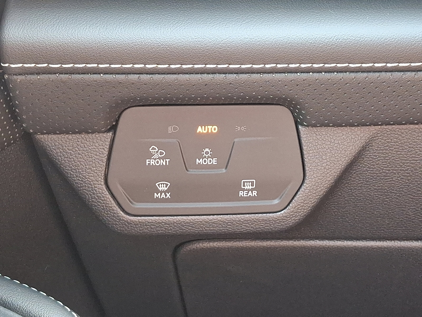 New 2026 Volkswagen Atlas SE image 14