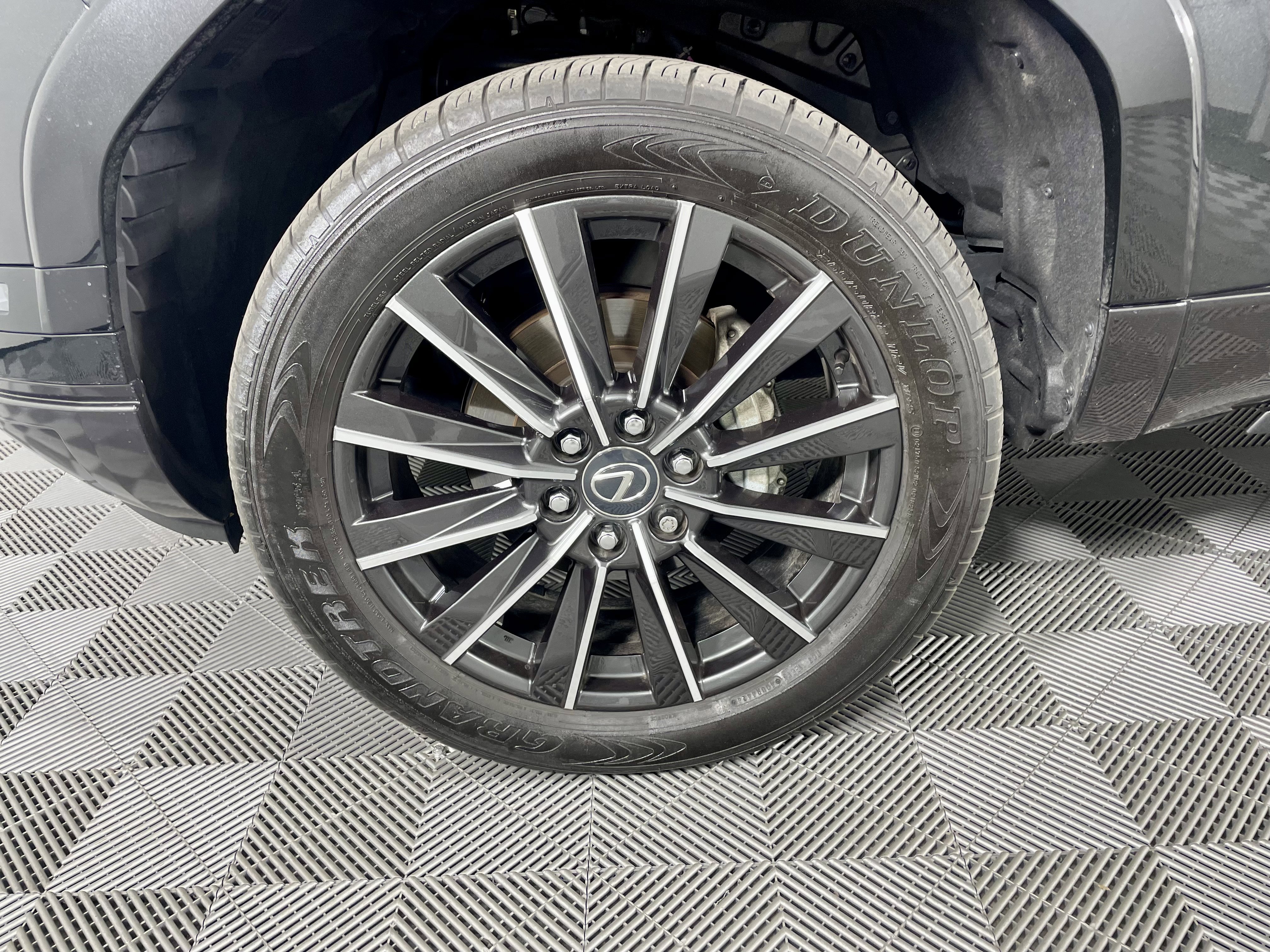 Used 2024 Lexus GX 550 w/ Accessory Package (Z1) image 9