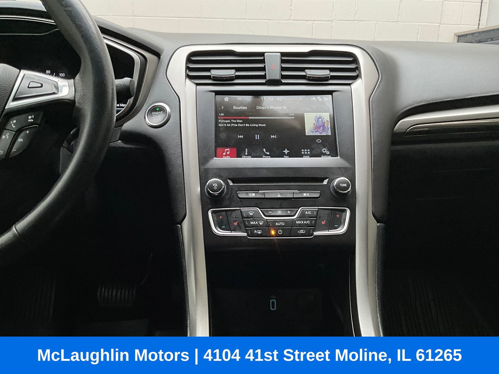 Used 2017 Ford Fusion SE w/ Fusion SE Technology Package AWD/4WD image 3