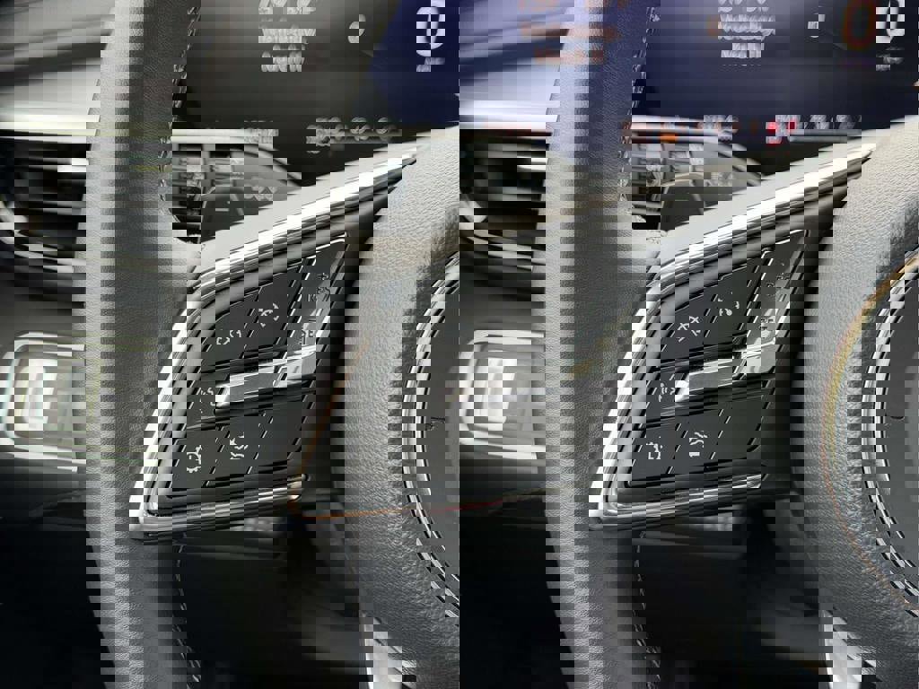 Used 2025 Buick Enclave Preferred image 8