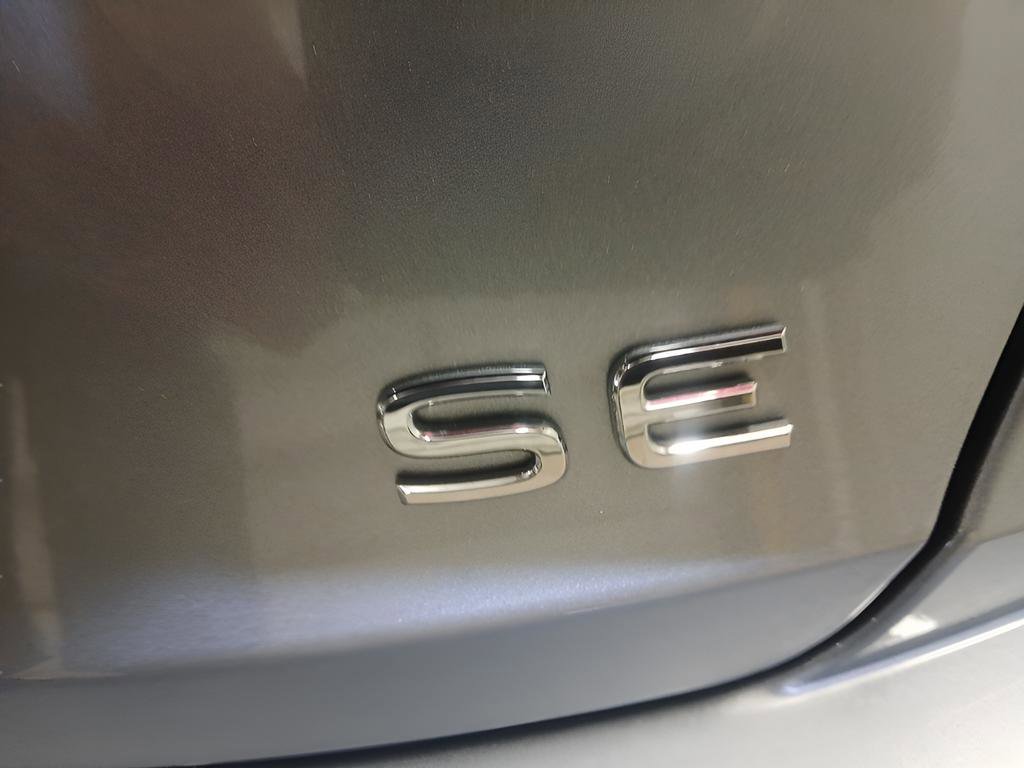 Used 2024 Volkswagen Jetta SE FWD image 9