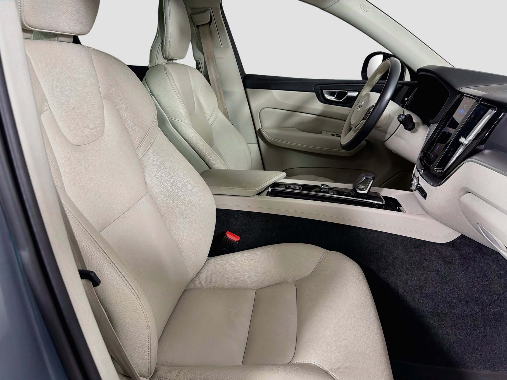 Certified 2024 Volvo XC60 B5 Core w/ Protection Package Premier AWD/4WD image 29