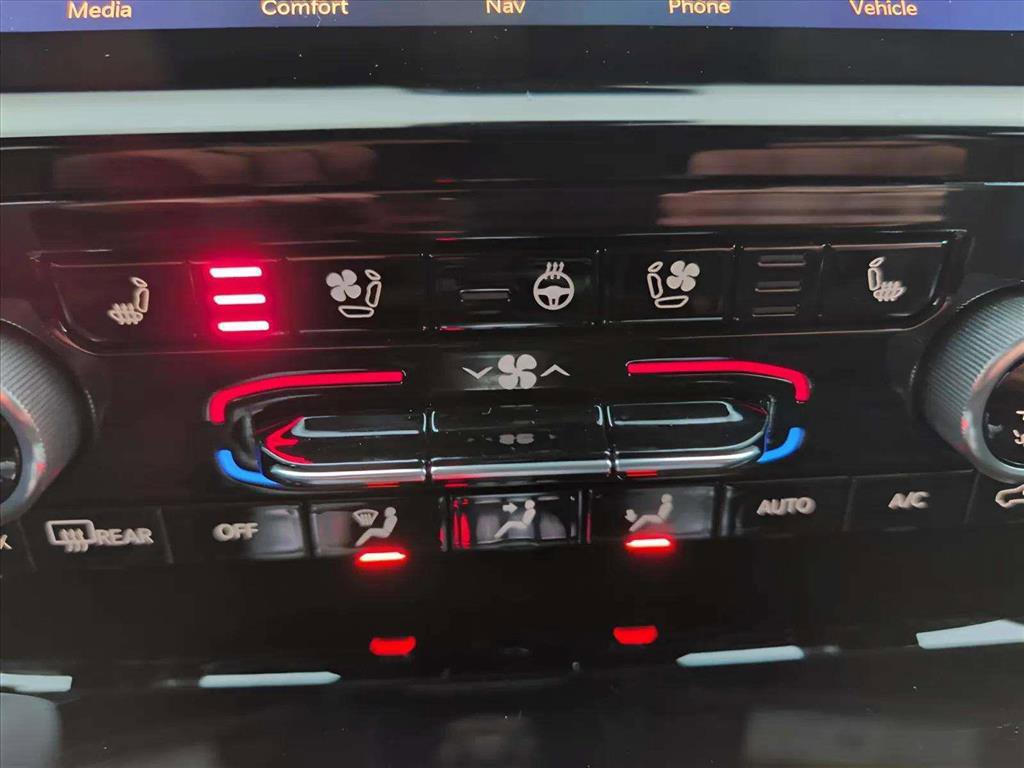 Used 2023 Jeep Grand Cherokee Overland w/ Luxury Tech Group IV image 14