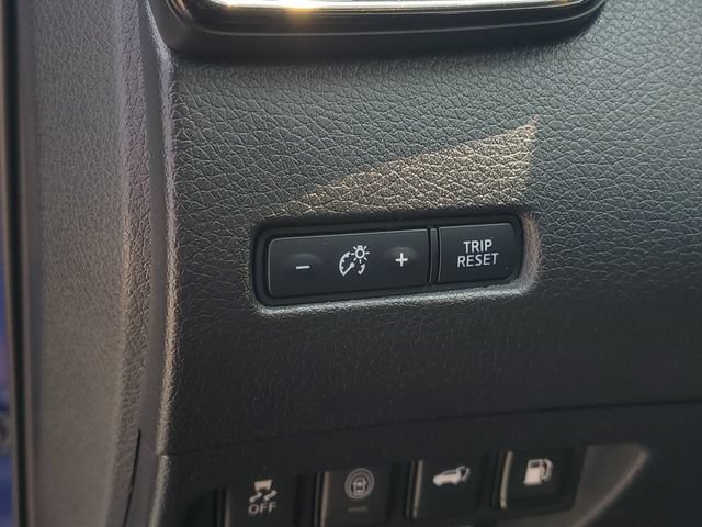 Used 2018 Nissan Rogue SL AWD/4WD image 18