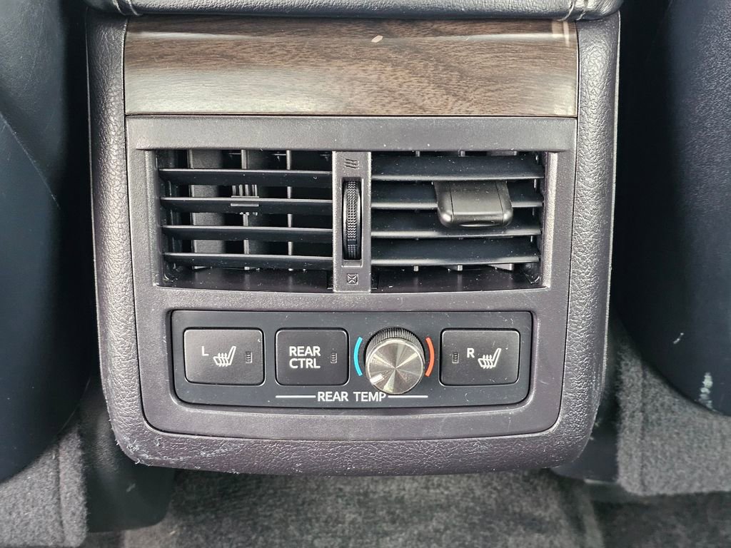 Used 2016 Toyota Avalon Limited image 16