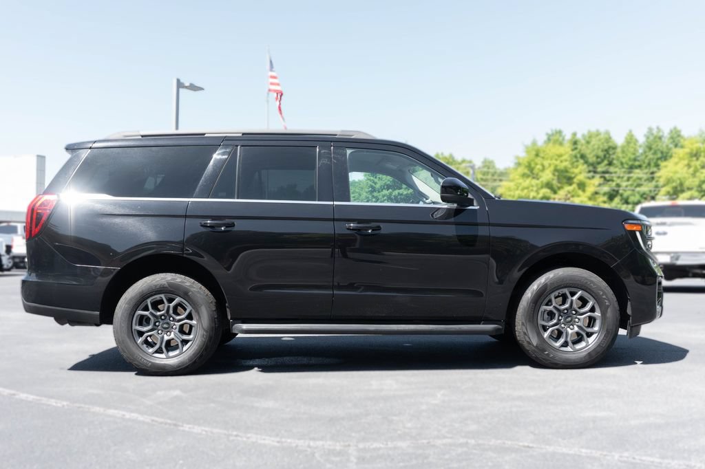 Used 2025 Ford Expedition Active RWD image 13