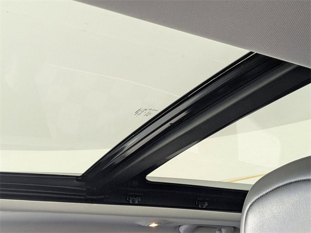 Used 2019 Jeep Cherokee Limited w/ Technology Group image 13