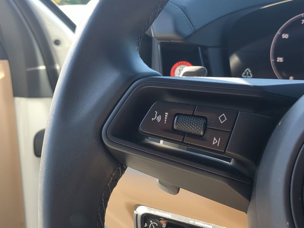 Certified 2025 Porsche Cayenne image 34