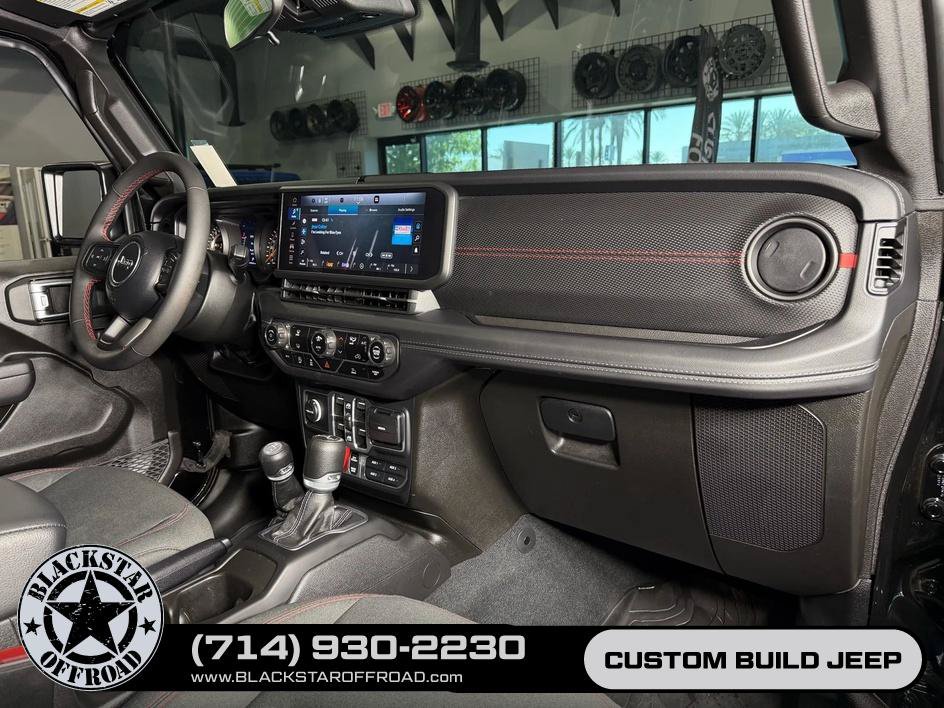 Used 2024 Jeep Wrangler Unlimited Rubicon AWD/4WD image 18
