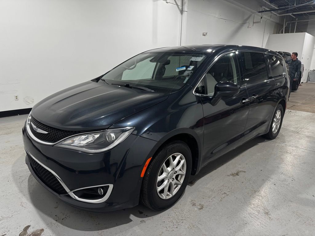 Used 2020 Chrysler Pacifica Touring w/ Advanced Safetytec Group image 2