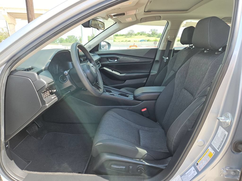 Used 2025 Honda Accord SE image 11