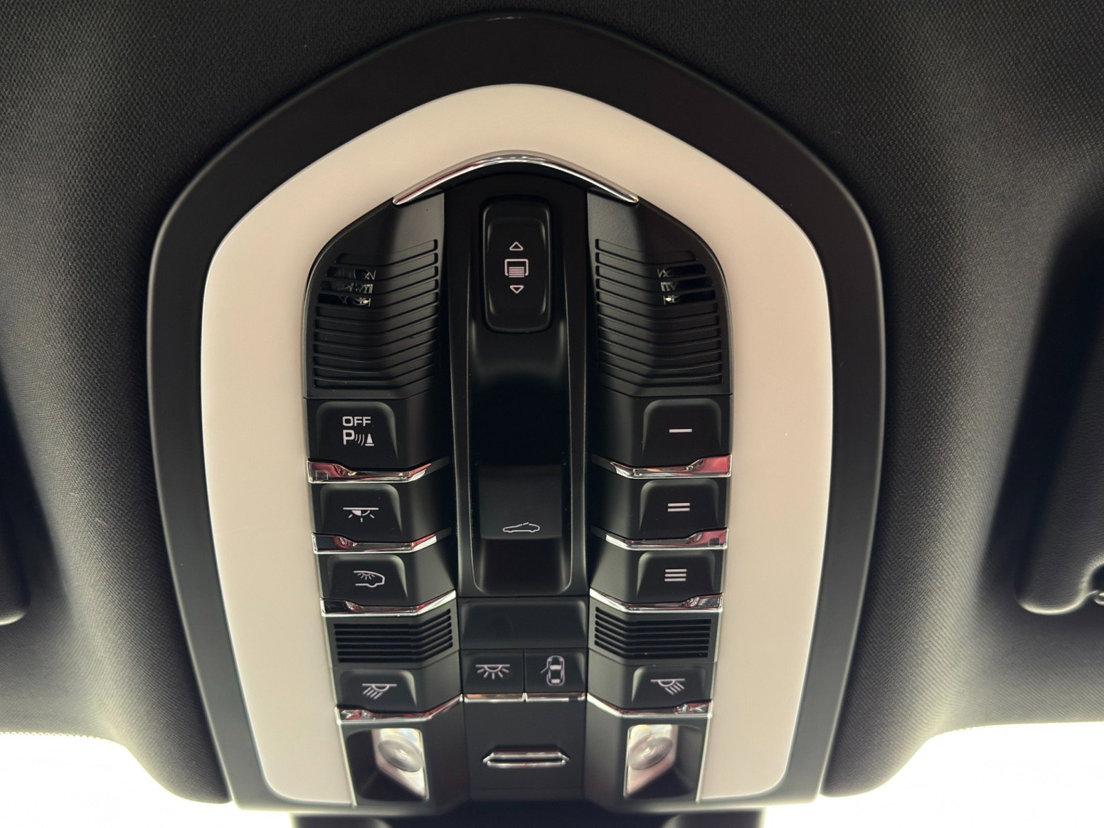 Used 2020 Porsche Macan GTS image 37