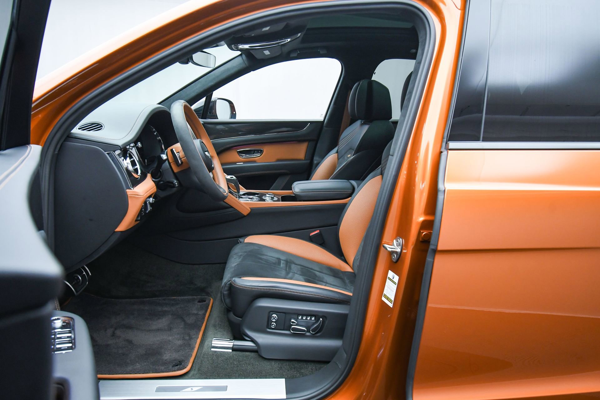 Certified 2022 Bentley Bentayga image 19