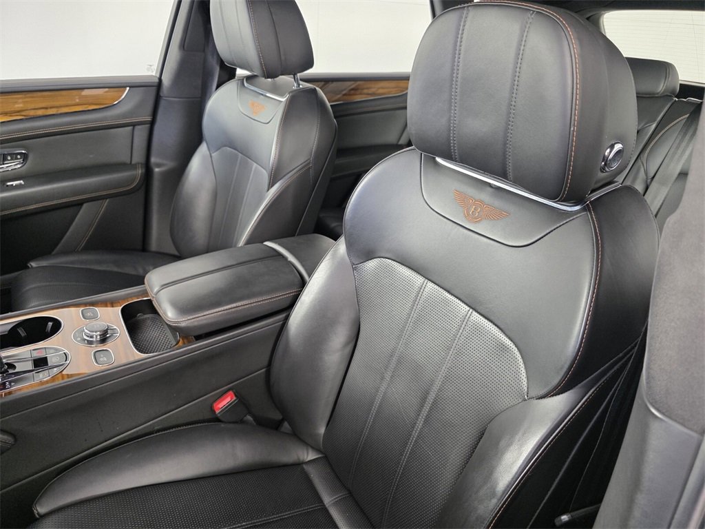 Used 2018 Bentley Bentayga image 11