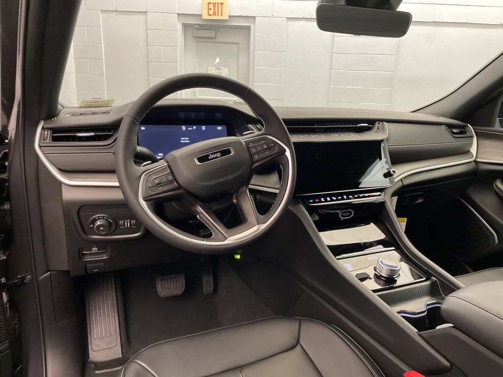 New 2026 Jeep Grand Cherokee Limited w/ Limited Altitude Package AWD/4WD image 9