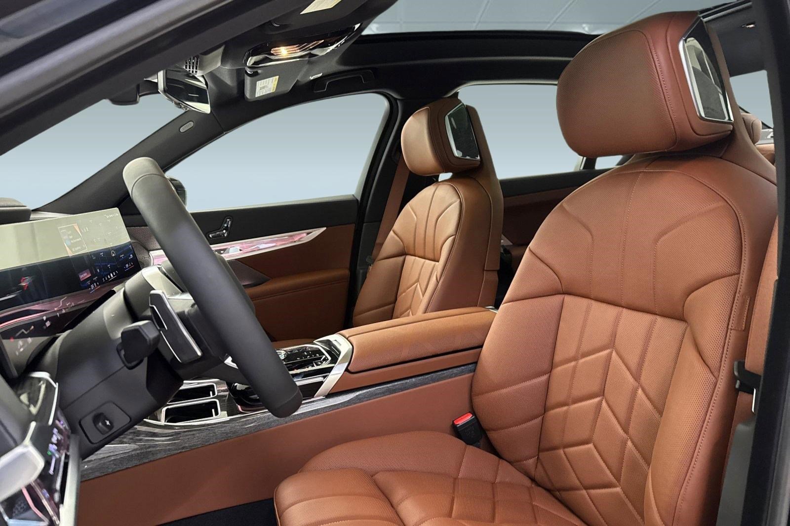 New 2026 BMW 750e xDrive AWD/4WD image 5