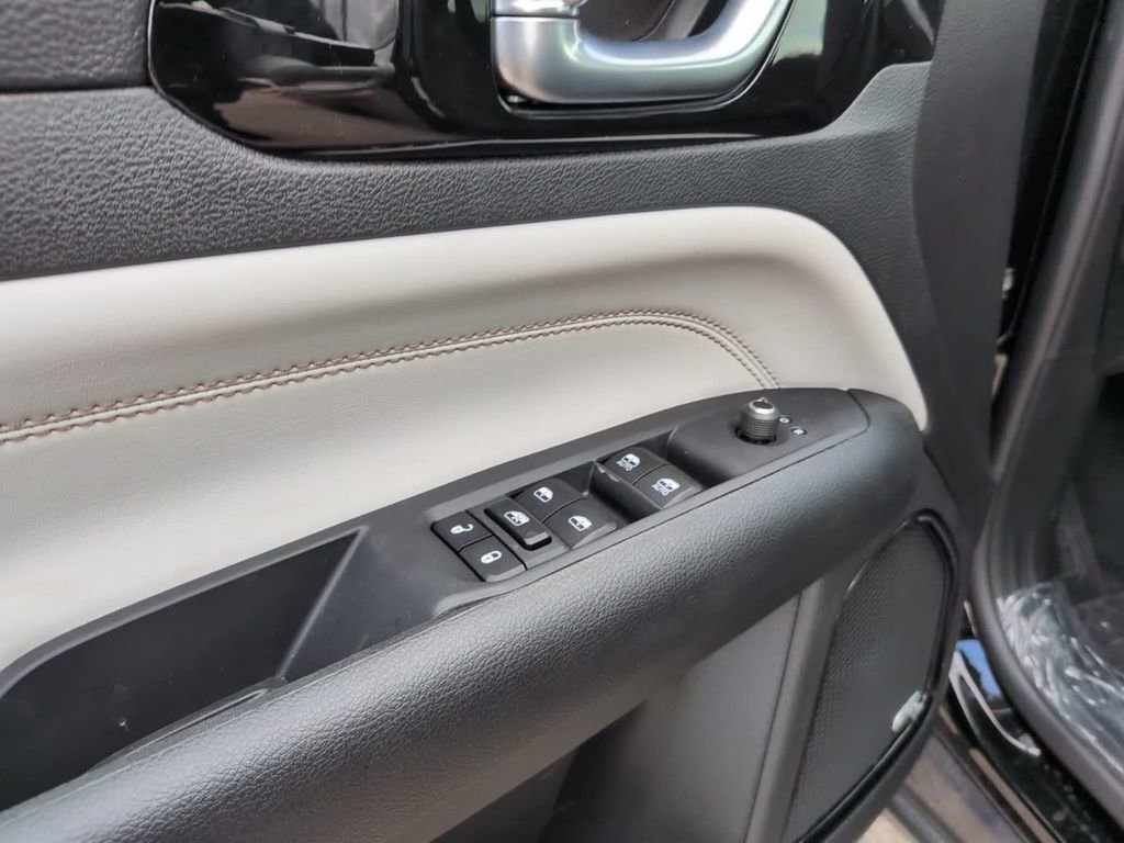 New 2026 Jeep Compass Limited w/ Sun, Sound & Navigation Group AWD/4WD image 24