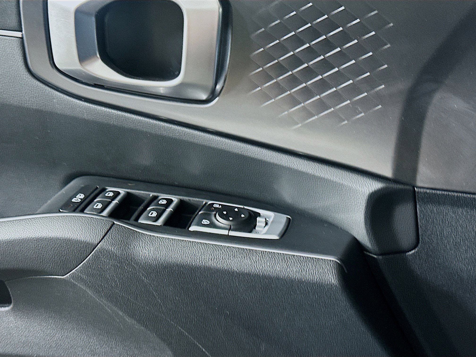 Used 2024 Kia Sorento S w/ Panoramic Sunroof Package image 13