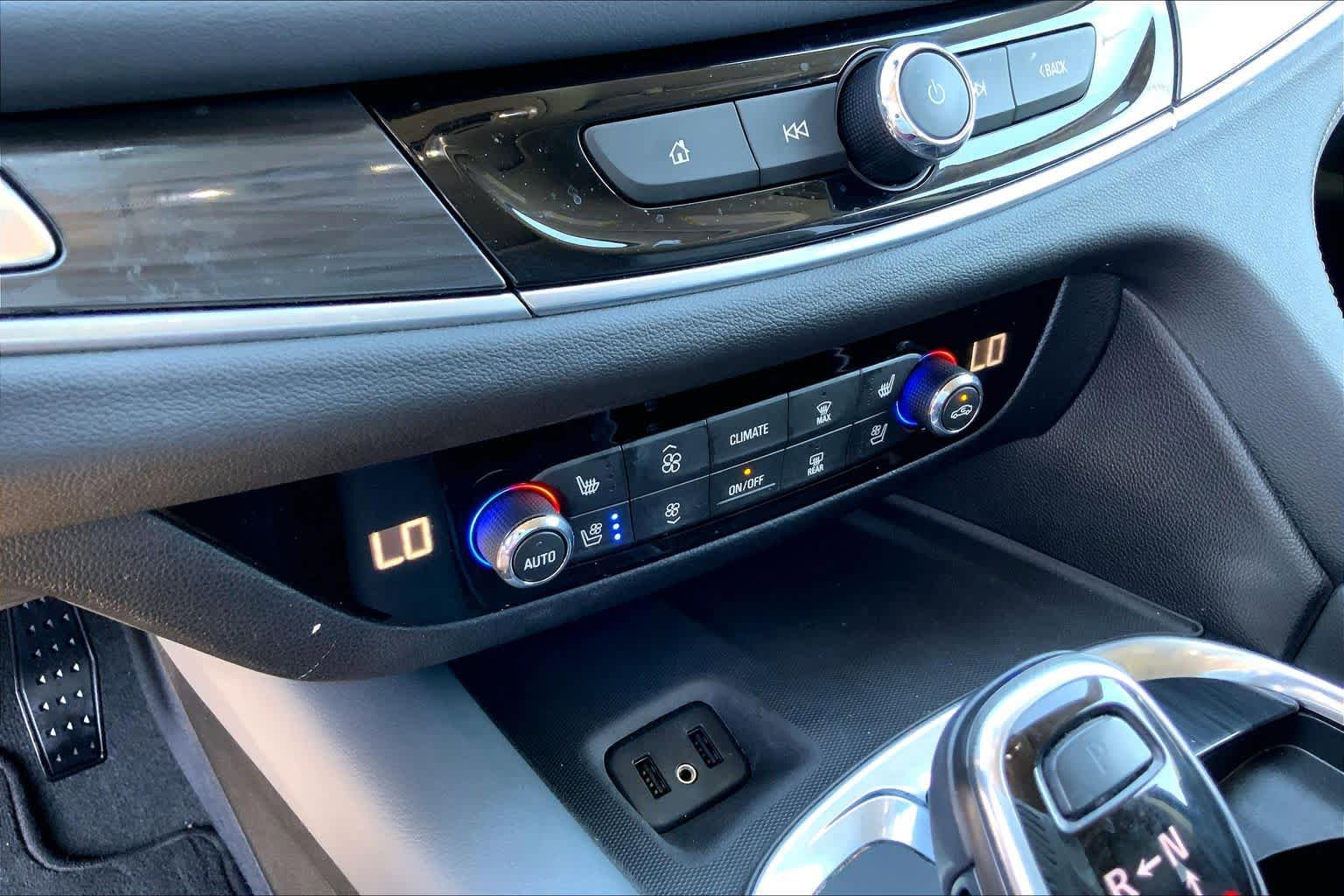 Used 2019 Buick Enclave Premium w/ Experience Buick Package FWD image 35
