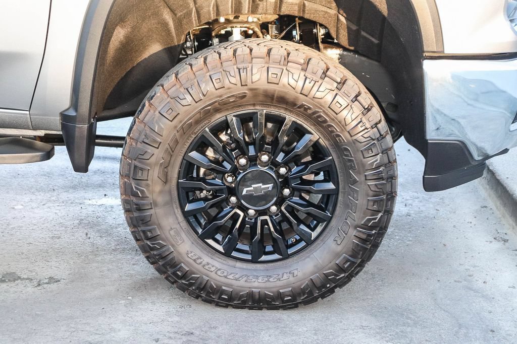 Used 2026 Chevrolet Silverado 3500 LT AWD/4WD image 11