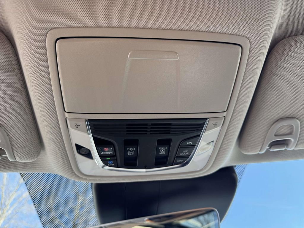 Certified 2024 Acura RDX SH-AWD w/ Advance Package image 32