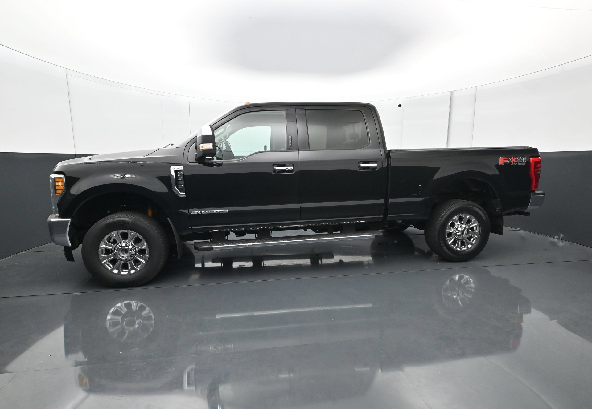 Used 2018 Ford F350 Lariat w/ Lariat Ultimate Package AWD/4WD image 3