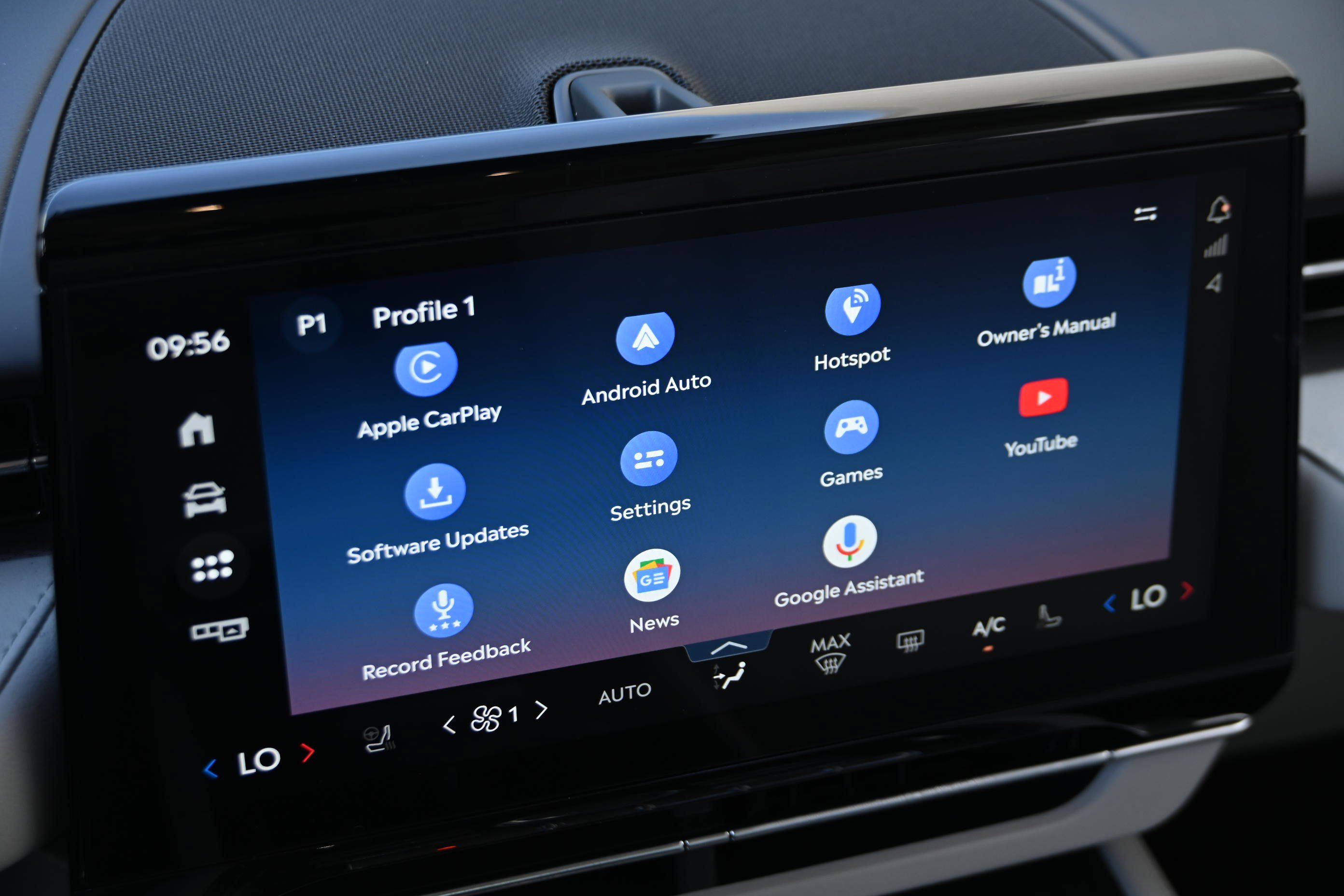 Used 2026 Lincoln Nautilus Premier AWD/4WD image 33