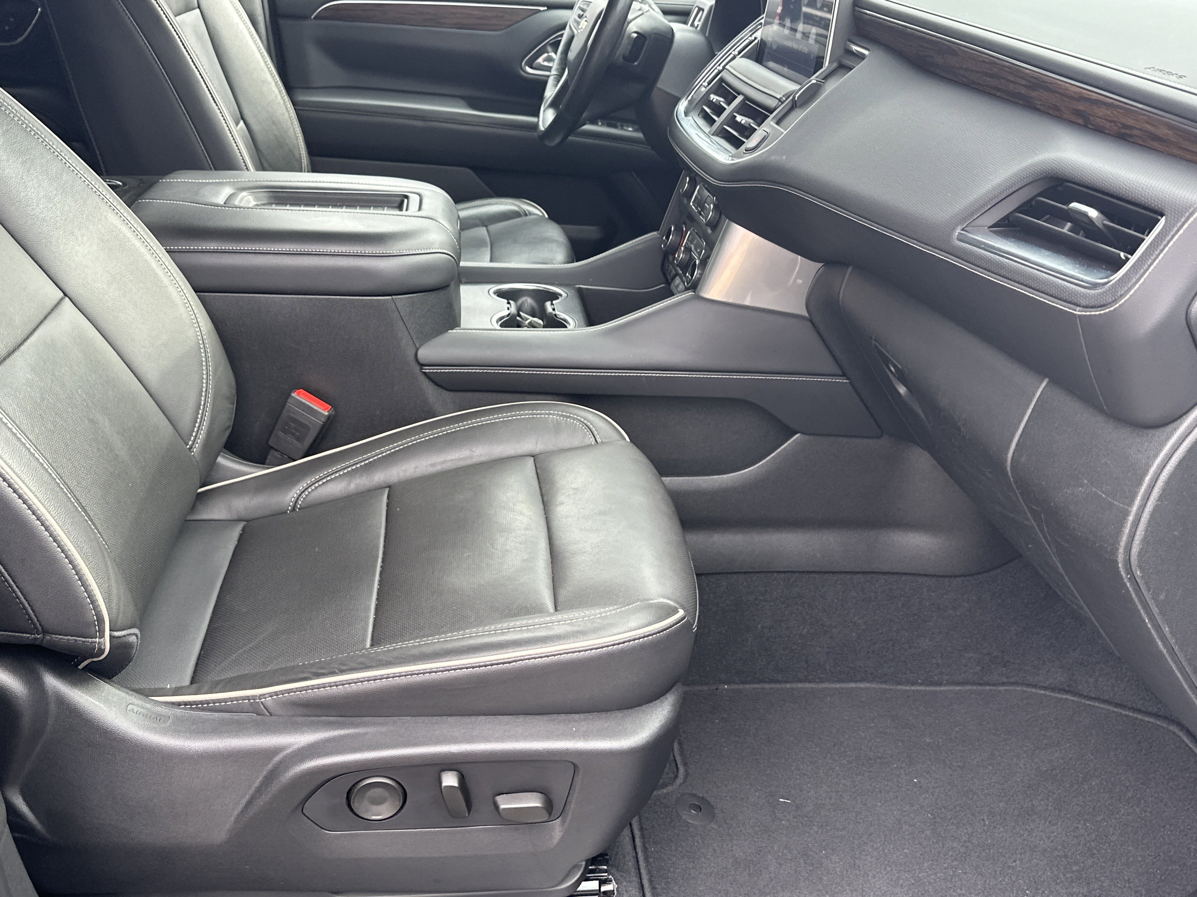 Used 2021 Chevrolet Tahoe Premier w/ Premium Package image 16