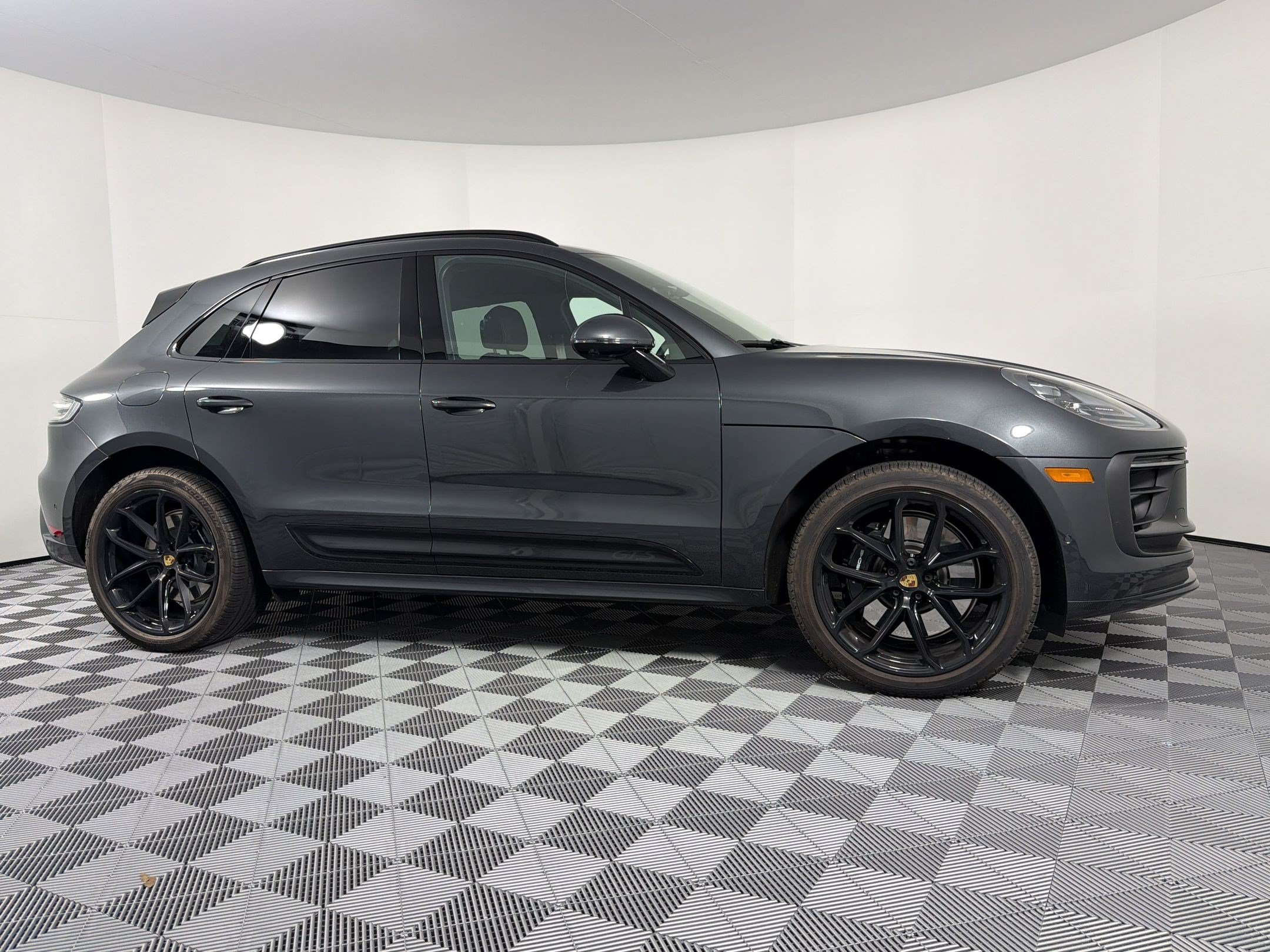Certified 2025 Porsche Macan GTS AWD/4WD image 8