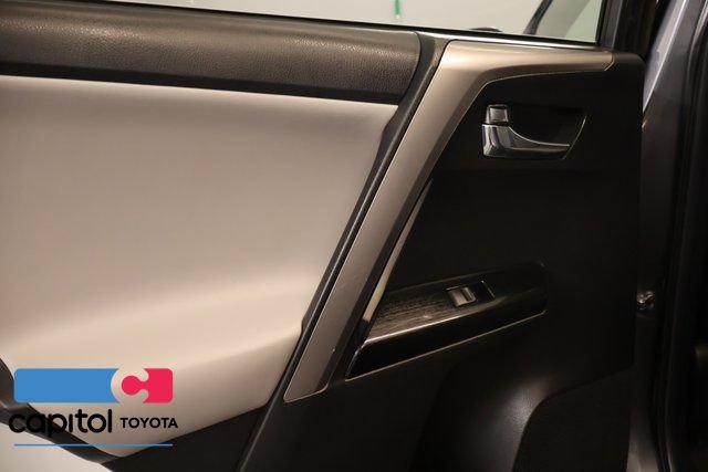 Used 2016 Toyota RAV4 Limited AWD/4WD image 33
