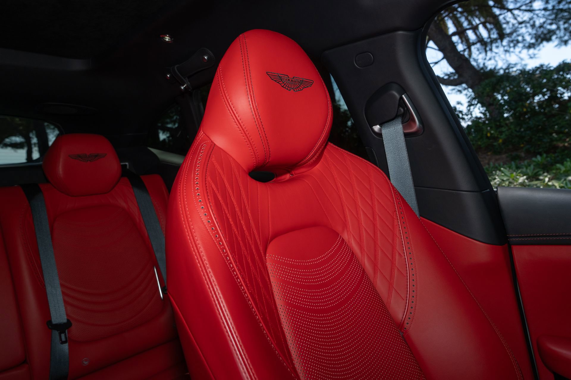 Used 2023 Aston Martin DBX image 22