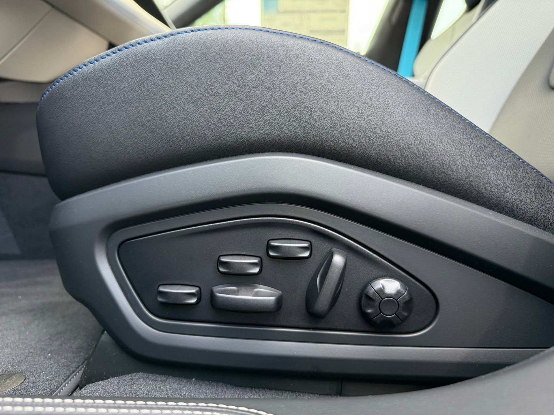 Used 2025 Porsche Taycan Turbo S image 28