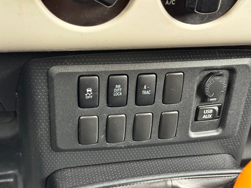 Used 2011 Toyota FJ Cruiser 4WD image 27
