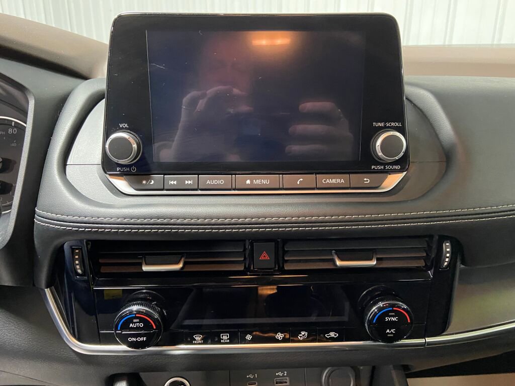 Used 2022 Nissan Rogue SV image 12