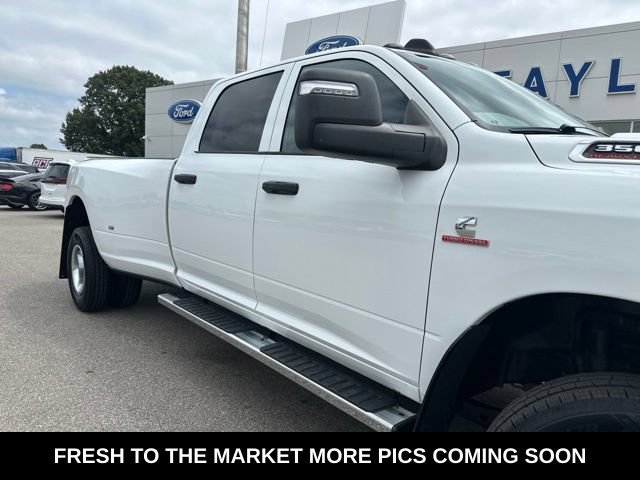 Used 2024 RAM 3500 Tradesman w/ Chrome Appearance Group AWD/4WD image 8