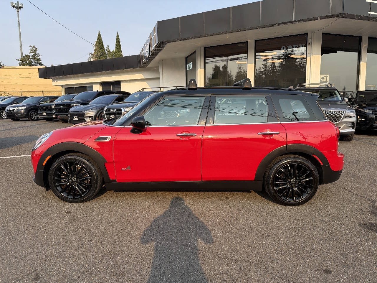 Used 2019 MINI Cooper Clubman ALL4 w/ Premium Package AWD/4WD image 2