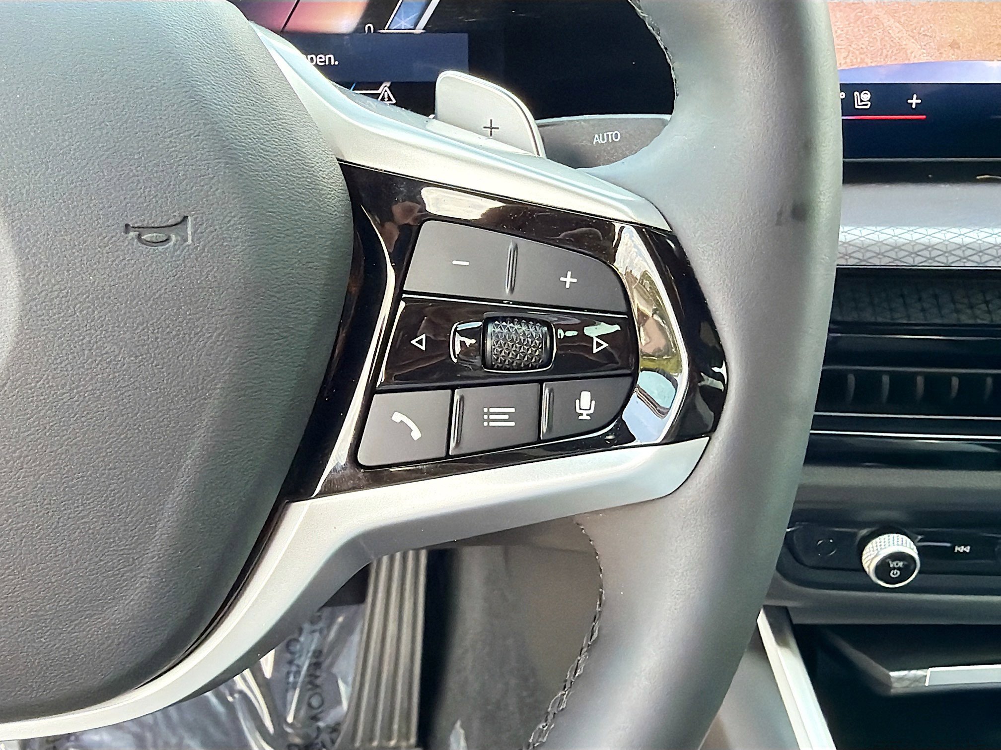 Used 2025 BMW 330i Sedan RWD image 38