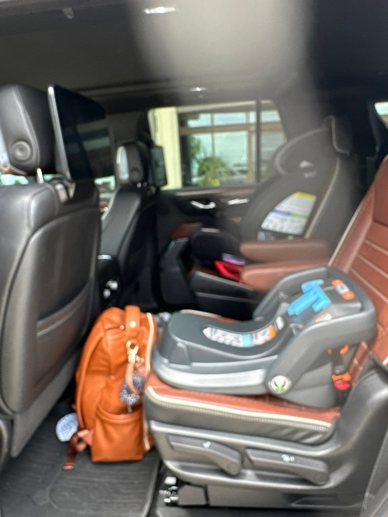 Used 2023 GMC Yukon Denali Ultimate AWD/4WD image 10