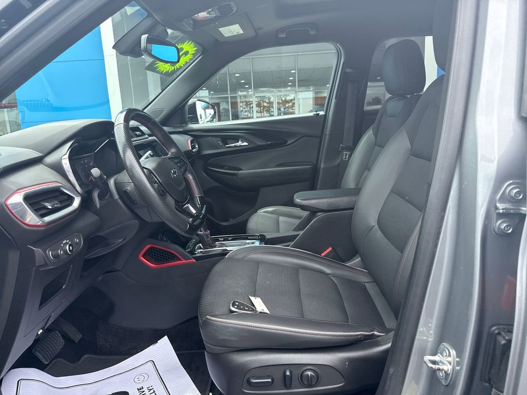 Used 2023 Chevrolet TrailBlazer RS w/ Sun and Liftgate Package AWD/4WD image 11