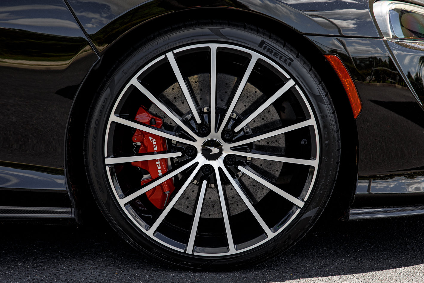 Used 2021 McLaren GT RWD image 22