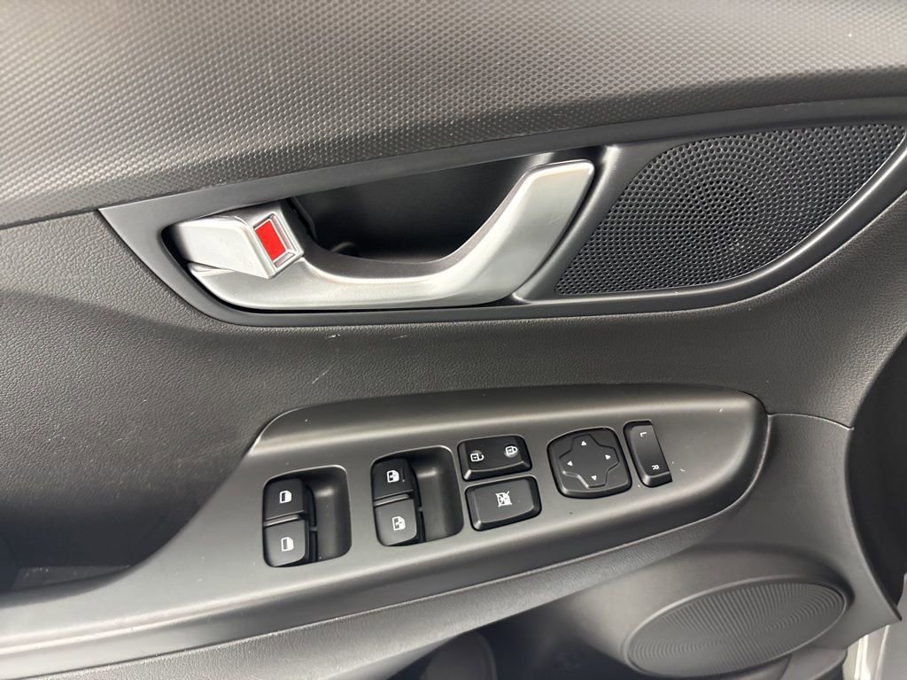 Used 2023 Hyundai Kona SE w/ Cargo Package image 25