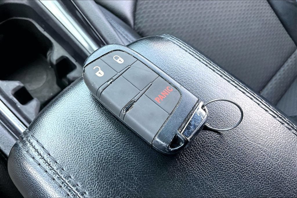 Used 2024 Jeep Compass Latitude AWD/4WD image 32