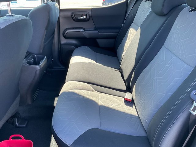 Used 2022 Toyota Tacoma TRD Off-Road w/ Technology Package image 15