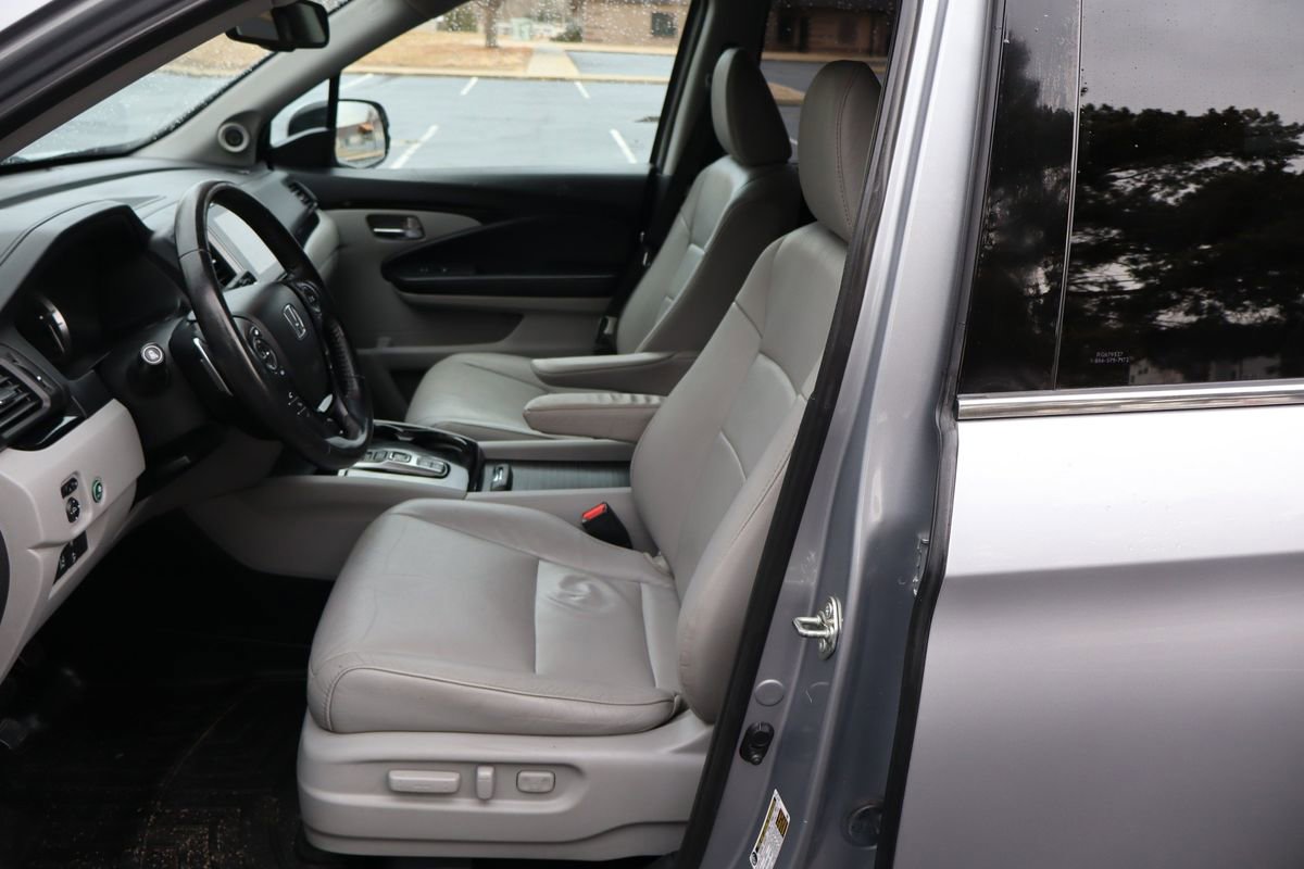 Used 2017 Honda Pilot Touring image 19